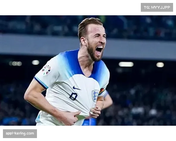 凯恩点球命中后指向天空，致敬已故父亲